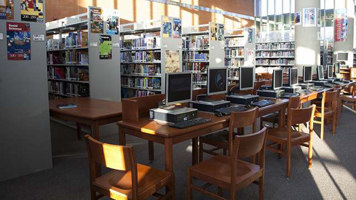 図書室　-(C) KAORI SUZUKI