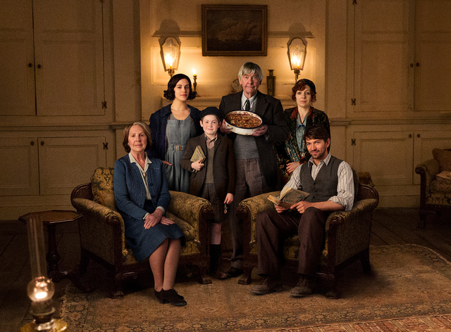 『ガーンジー島の読書会の秘密』 (C) 2018 STUDIOCANAL SAS
