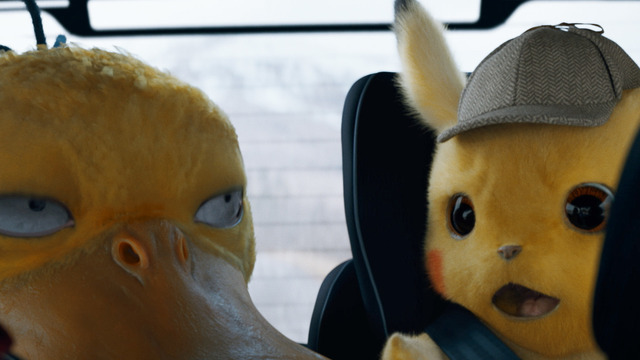 コダックと話すピカチュウ『名探偵ピカチュウ』（C）2019 Legendary and Warner Bros. Entertainment, Inc. All Rights Reserved.（C）2019 Pokemon