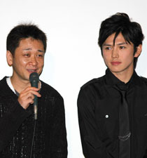 ライセンス藤原「監督を恨みました」『パイルドライバー』公開初日舞台挨拶