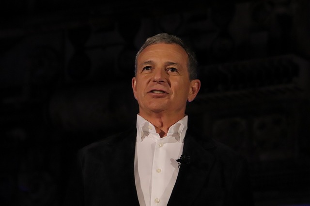 取材協力：ディズニー・ディスティネーション・インターナショナル (C) Disney/Lucasfilm Ltd. (C) & TM Lucasfilm Ltd.As to Disney artwork, logos and properties： (C) Disney