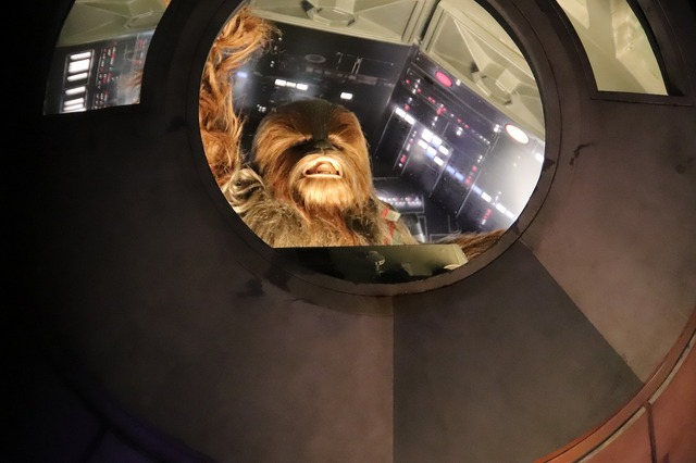 取材協力：ディズニー・ディスティネーション・インターナショナル (C) Disney/Lucasfilm Ltd. (C) & TM Lucasfilm Ltd.As to Disney artwork, logos and properties： (C) Disney