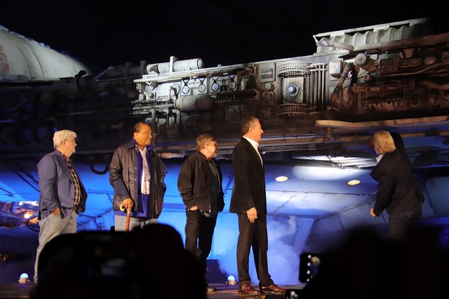 取材協力：ディズニー・ディスティネーション・インターナショナル (C) Disney/Lucasfilm Ltd. (C) & TM Lucasfilm Ltd.As to Disney artwork, logos and properties： (C) Disney