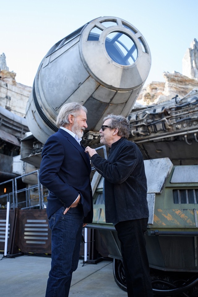 取材協力：ディズニー・ディスティネーション・インターナショナル (C) Disney/Lucasfilm Ltd. (C) & TM Lucasfilm Ltd.As to Disney artwork, logos and properties： (C) Disney