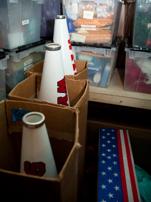 チア部のパフォーマンスで使用された小道具　-(C)KAORI SUZUKI