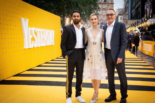 ヒメーシュ＆リリー＆ダニー・ボイル監督『イエスタデイ』UKプレミア　（C）Universal Pictures .