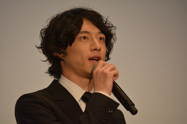 坂口健太郎がスマホの落とし主だったら 片寄涼太 川栄李奈も登場 モニタリング Cinemacafe Net