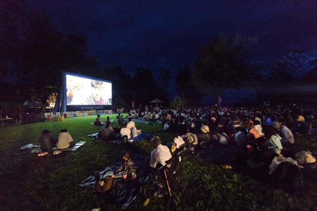 2018年5月5日、徳之島での野外映画の様子