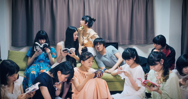 『退屈な日々にさようならを』