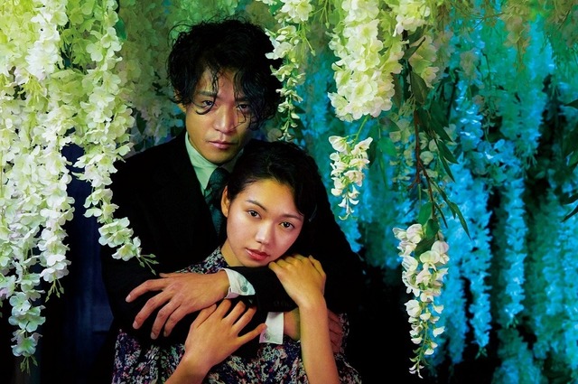 太宰×富栄／蜷川実花監督撮影『人間失格 太宰治と3人の女たち』　（C） 2019 『人間失格』製作委員会