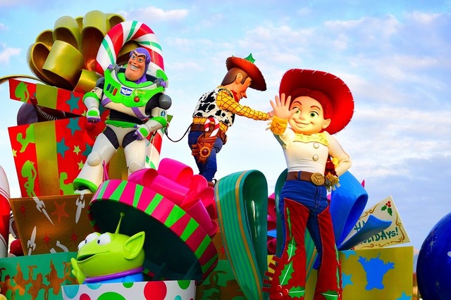 JALがクリスマス時期限定の恒例パレードに、5度目の協賛☆(C) Disney
