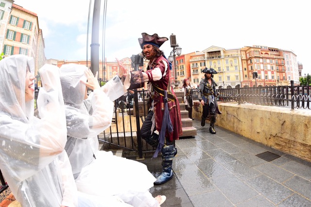 ショー「パイレーツ・サマーバトル“ゲット・ウェット！”」