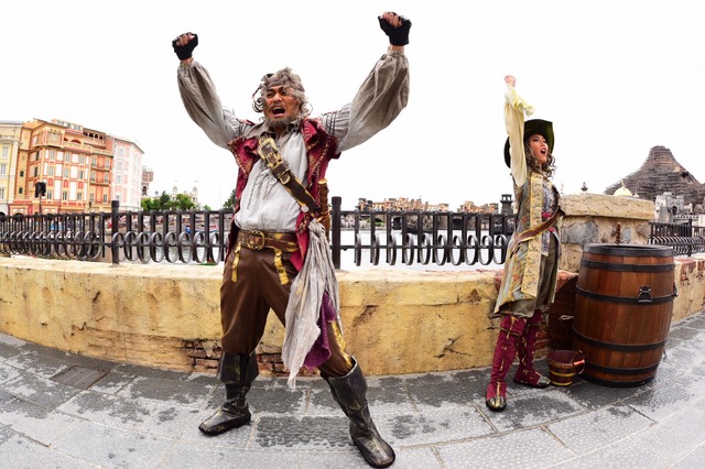 ショー「パイレーツ・サマーバトル“ゲット・ウェット！”」