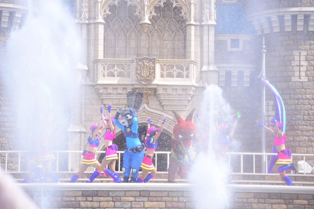 新エンターテイメントプログラム「ジュディとニックのジャンピン・スプラッシュ」