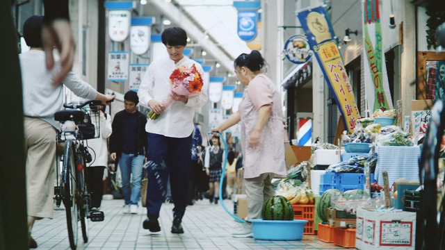 高橋一生出演新CM「笑って幸せに」篇