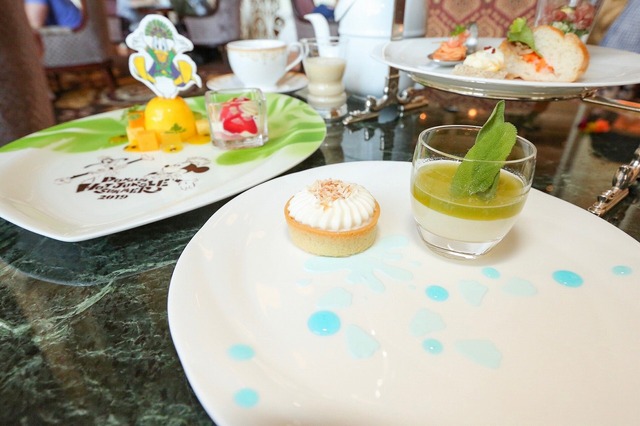 ＜“ドナルドのホット・ジャングル・サマー”アフタヌーンティーセット 4,000円＞☆(C) Disney