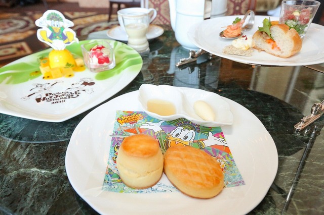 ＜“ドナルドのホット・ジャングル・サマー”アフタヌーンティーセット 4,000円＞☆(C) Disney