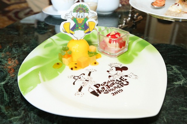 ＜“ドナルドのホット・ジャングル・サマー”アフタヌーンティーセット 4,000円＞☆(C) Disney