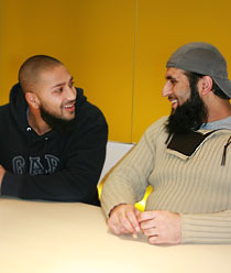 どんな苦境であっても希望を『グアンタナモ、僕達が見た真実』ローヘル・アフマド、シャフィク・レスル来日インタビュー