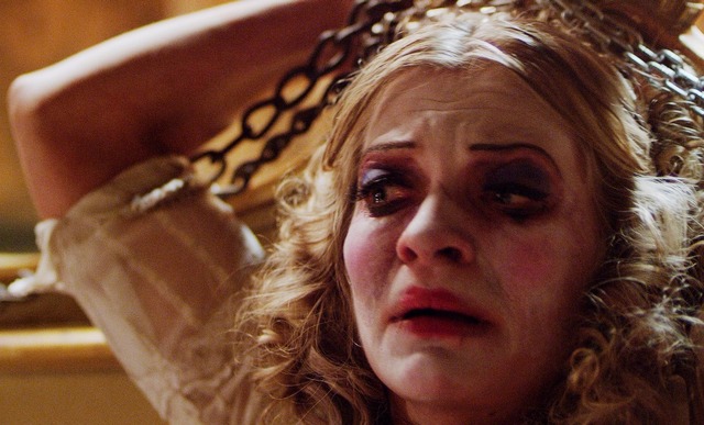 『ゴーストランドの惨劇』　(C) 2017 - 5656 FILMS -INCIDENT PRODUCTIONS -MARS FILMS -LOGICAL PICTURES