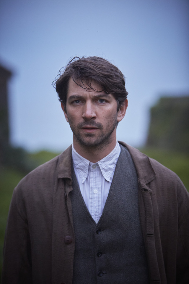 『ガーンジー島の読書会の秘密』　(C) 2018 STUDIOCANAL SAS