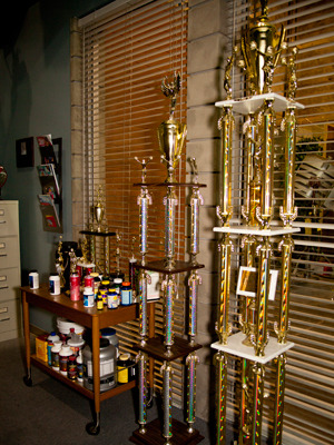 まばゆいトロフィー＆プロテインの数々　-(C) KAORI SUZUKI