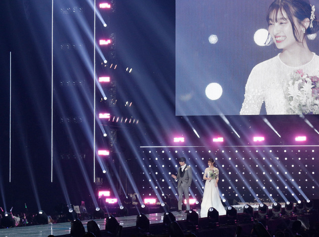 新田真剣佑、吉川愛／第29回東京ガールズコレクションA/W (C) マイナビ presents TGC 2019 A/W