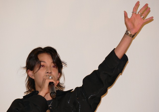 YOSHI「タロウのバカ」の公開記念舞台挨拶