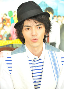 『荒川アンダー ザ ブリッジ THE MOVIE』林遣都×桐谷美玲 photo：Yoshio Kumagai