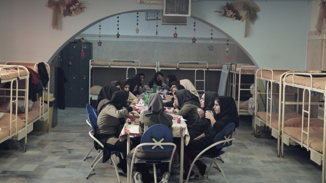 『少女は夜明けに夢をみる』　（C）Oskouei Film Production