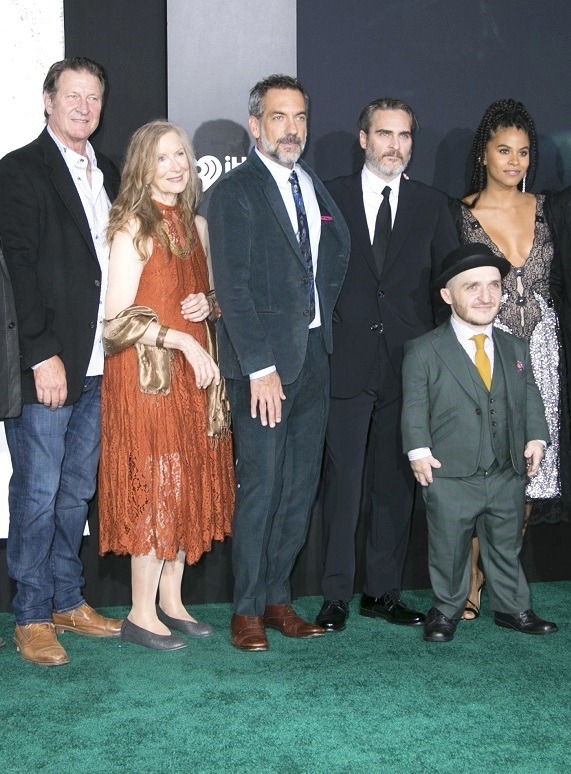 『ジョーカー』USプレミア　（C）2019 Warner Bros. Ent. All Rights Reserved” “TM & （C） DC Comics”