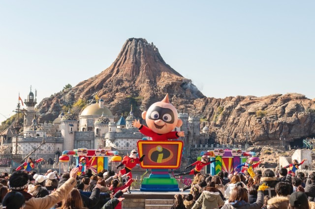 参加型のステージショー「ピクサー・プレイタイム・パルズ」(C) Disney