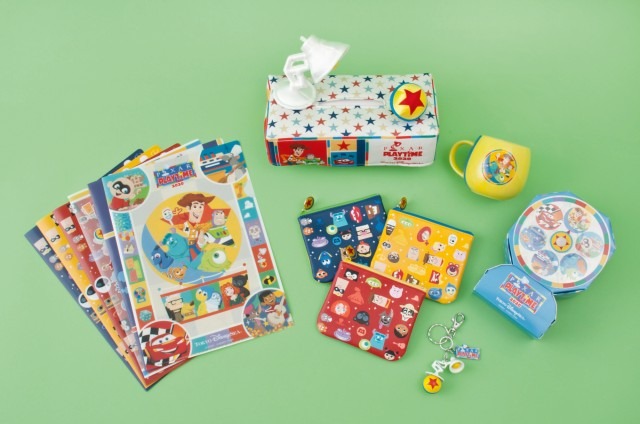 ソフトキャンディー 900円ティッシュボックスカバー 2,300円クリアホルダーセット 1,300円ポーチセット 2,100円マグ 1,400円キーチェーン 1,300円(C) Disney