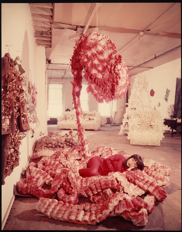 『草間彌生∞INFINITY』　Peter Moore, Photo of Yayoi Kusama with 