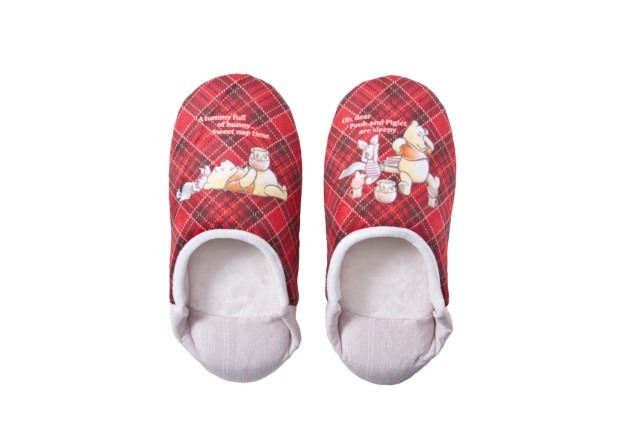 ルームシューズ（2,000円）(C) Disney. Based on the “Winnie The Pooh” works by A.A.Milne and E.H.Shepard.