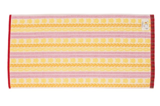 バスタオル（3,100円）(C) Disney. Based on the “Winnie The Pooh” works by A.A.Milne and E.H.Shepard.