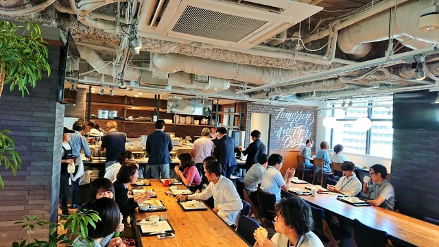 5Fカフェテリア（ランチタイム）