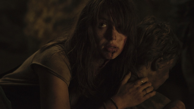 『ホール・イン・ザ・グラウンド』