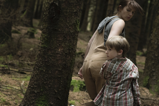 『ホール・イン・ザ・グラウンド』