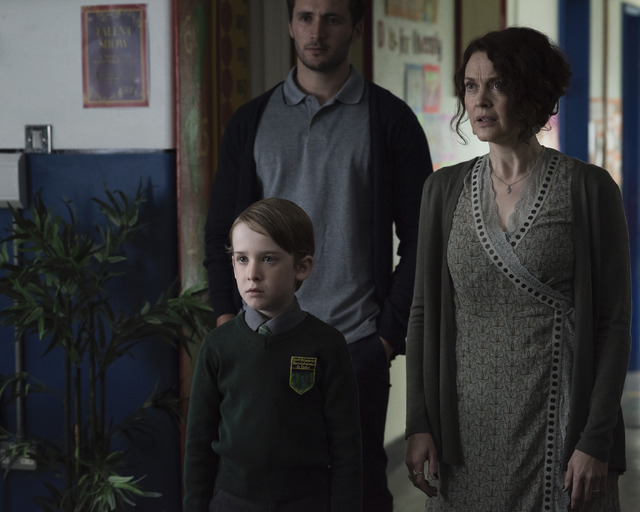 『ホール・イン・ザ・グラウンド』