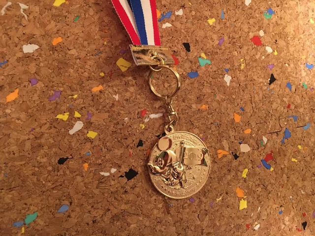 息子がもらった参加賞の金メダル