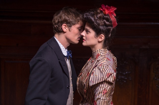 『不実な女と官能詩人』（C）CURIOSA FILM