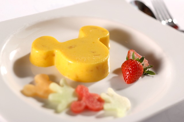 香港ディズニーランドでしか味わえない、「アナ雪」テーマのウィンター・ワンダーランド体験を！