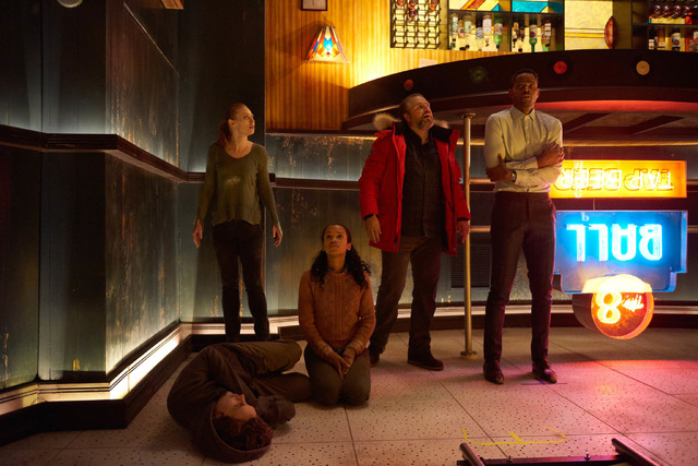 宙吊りビリヤード・ルーム／『エスケープ・ルーム』（C） 2019 Columbia Pictures Industries, Inc. All Rights Reserved.