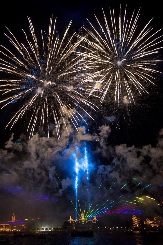 過去・現在、そして未来へ。期間限定の新花火「エプコット・フォーエバー」As to Disney artwork, logos and properties： (C) Disney