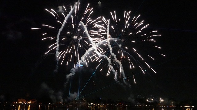 過去・現在、そして未来へ。期間限定の新花火「エプコット・フォーエバー」As to Disney artwork, logos and properties： (C) Disney