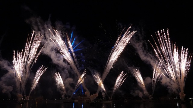 過去・現在、そして未来へ。期間限定の新花火「エプコット・フォーエバー」As to Disney artwork, logos and properties： (C) Disney