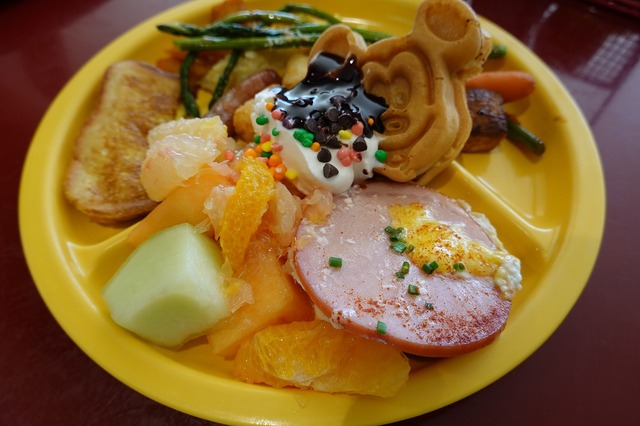 BIG5と楽しく食事！As to Disney artwork, logos and properties： (C) Disney