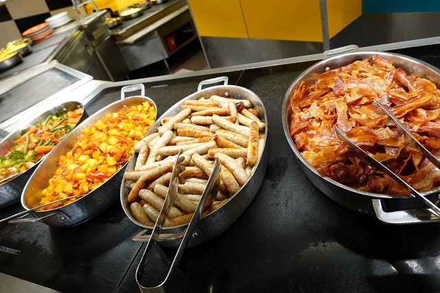 BIG5と楽しく食事！As to Disney artwork, logos and properties： (C) Disney