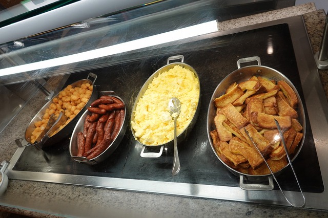 BIG5と楽しく食事！As to Disney artwork, logos and properties： (C) Disney